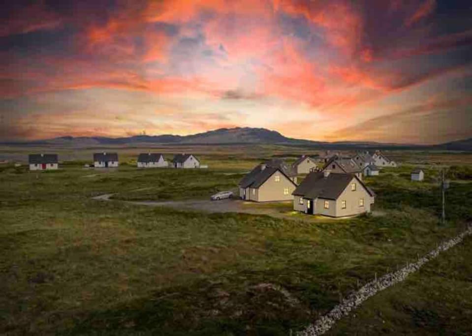 Pink Cottage Ballyconneely Exterior foto